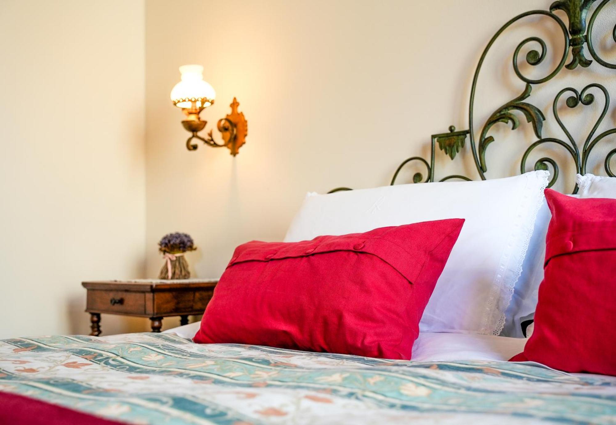 B&B Locanda Tempi Lontani Adults Only Орта Сан Джулио Стая снимка